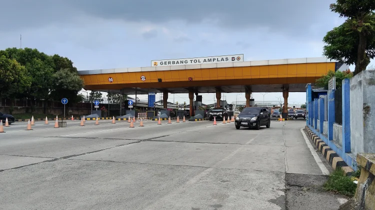 Volume Kendaraan di Gerbang Tol Amplas Belum Alami Peningkatan Signifikan