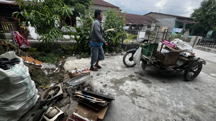Mengais Rezeki dari Barang Rongsokan di tengah Sulitnya Lapangan Kerja