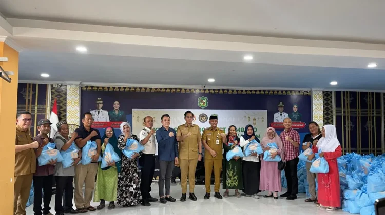 Imigrasi Sumut Bersama Walikota Medan Salurkan 2.000 Paket Sembako Menteri Imipas