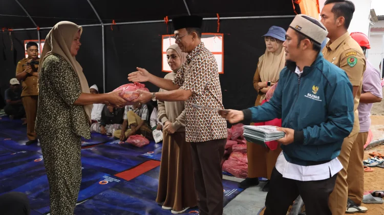 Bupati Tapsel Kujungi Huntara Desa Aek Latong