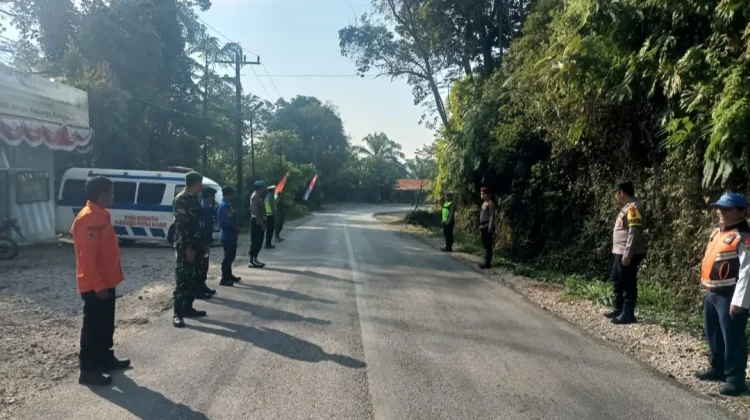 Babinsa Koramil-07/Salak Laksanakan Tugas Pengamanan di Pos PAM Lebaran Takkal  Lae
