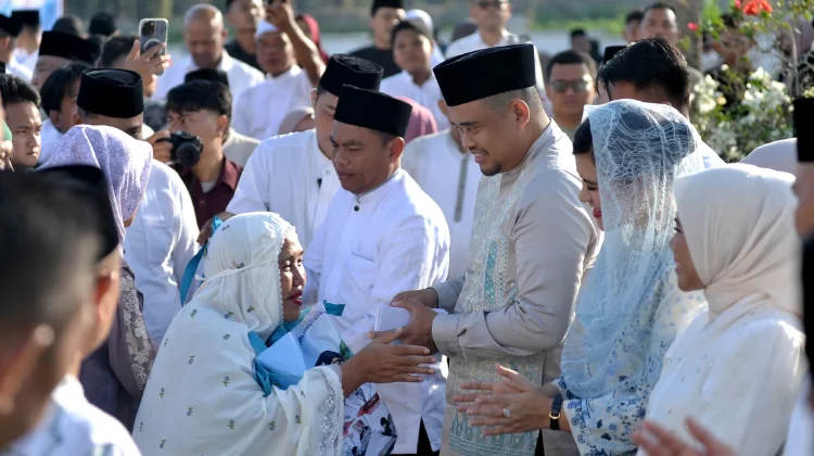 Bobby Nasution Salat Idulfitri Bersama Ribuan Masyarakat Sergai