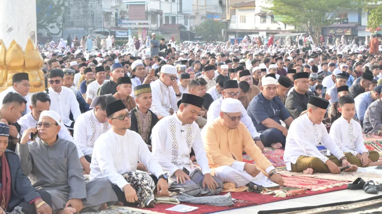 Walikota Tanjungbalai Salat Idulfitri di Lapangan Sultan Abdul Jalil