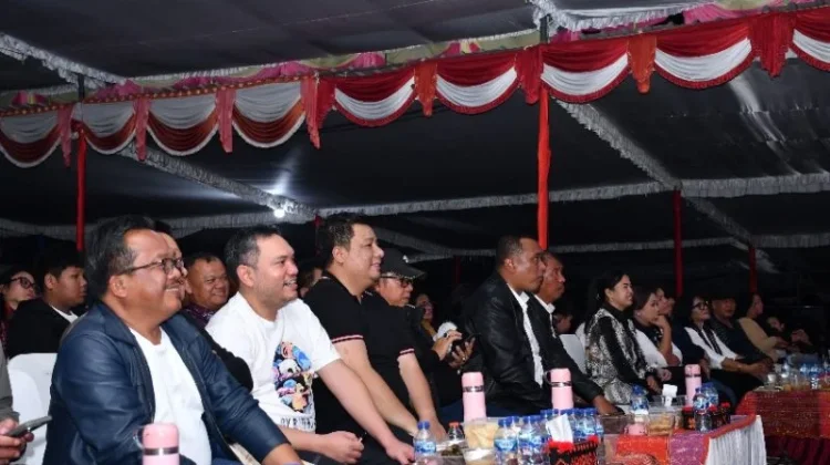 Bupati Vandiko Hadiri HUT ke-27 Kabupaten Toba