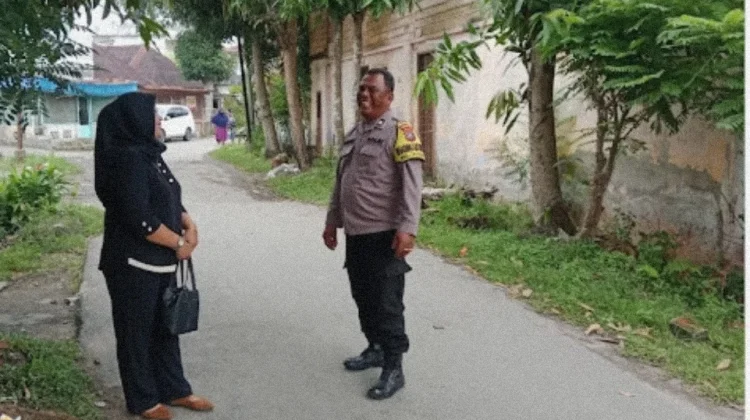 Bhabinkamtibmas Ajak Warga Jaga Kerukunan Antar Tetangga