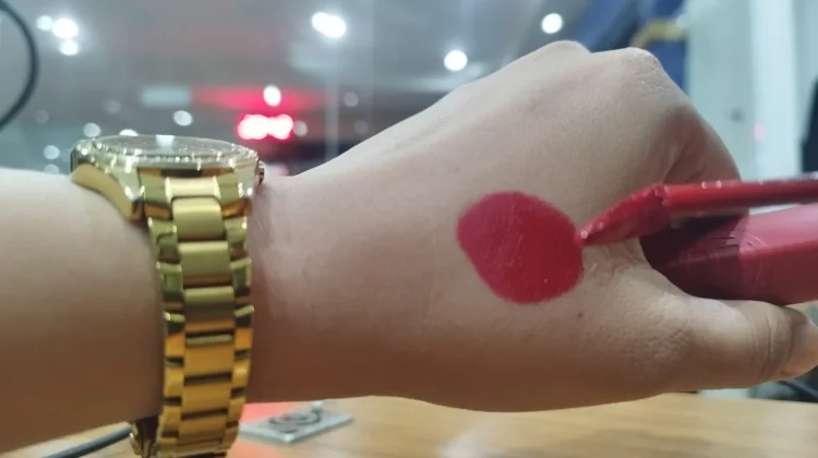 Pengguna Lipstik Merah Pancarkan Energi Positif