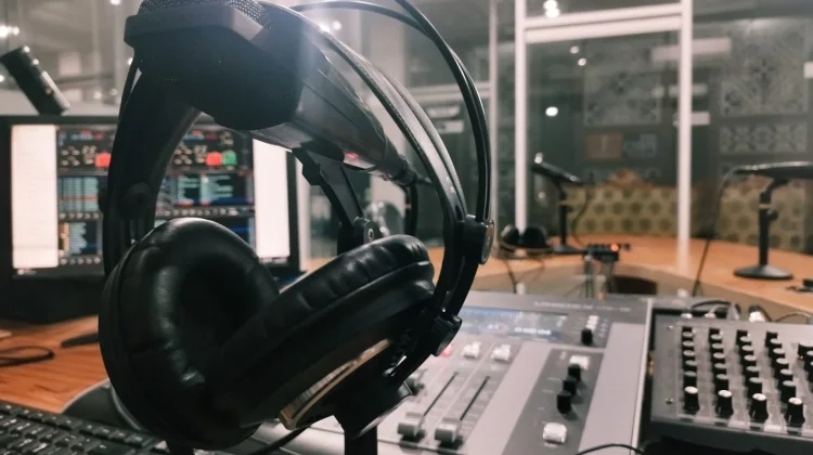 Waspada, Ini Efek Samping Sering Pakai Headset