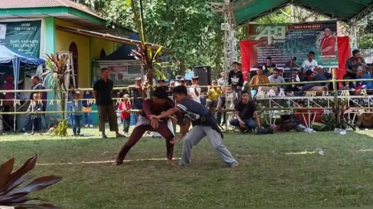 Atraksi Pencak Silat Semarakkan Hari Rayo Moncak Silau Laut