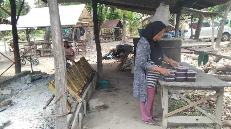 Lemang dan Tapai Laris Manis saat Lebaran