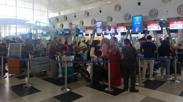 Arus Mudik Balik Idulfitri Penumpang Bandara Kualanamu  391 Ribu