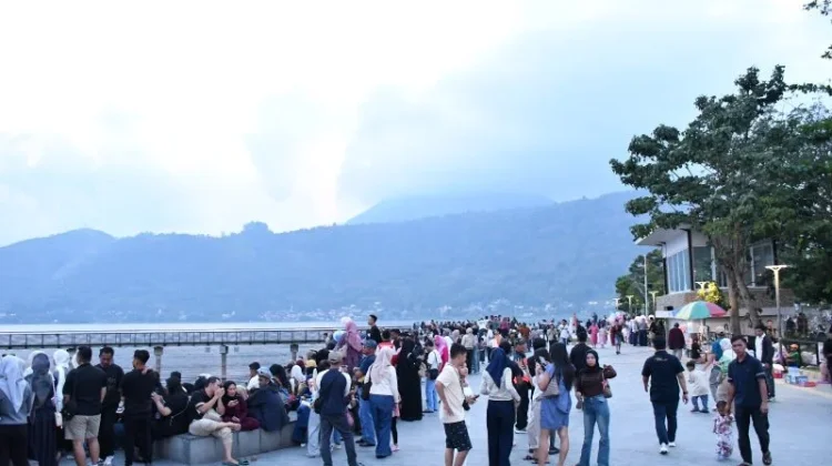 Wisatawan Padati Samosir H+2 Lebaran 2026