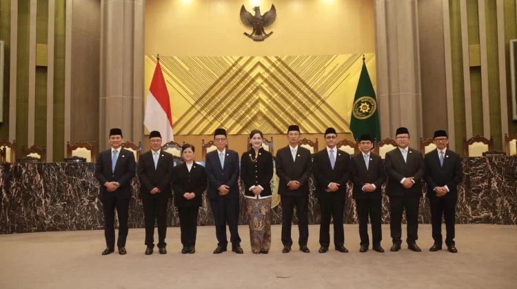 Tujuh Anggota DK OJK Resmi Diambil Sumpah