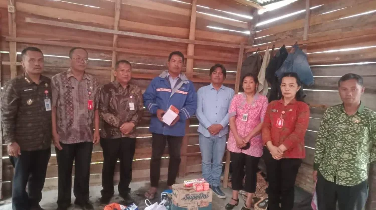 Pemkab Humbahas Salurkan Bantuan Korban Angin Kencang