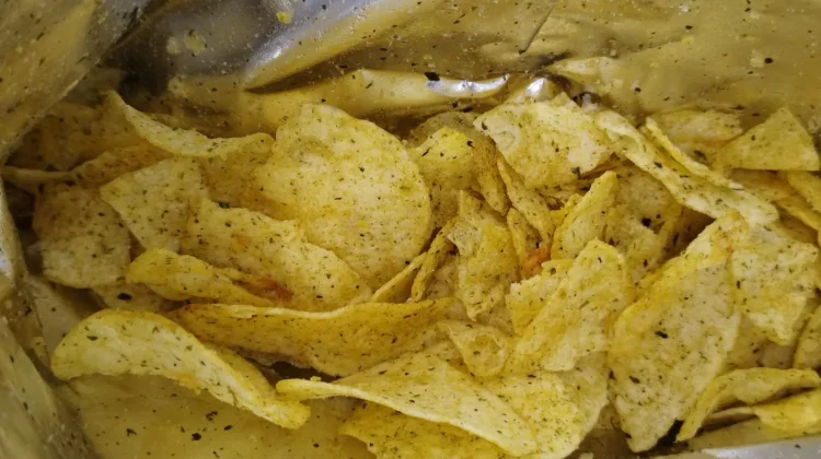 Bumil Suka Ngemil Keripik Kentang Berpotensi Tingkatkan Komplikasi Kehamilan