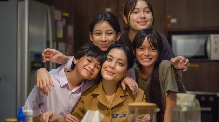 Rapi Films Rilis Teaser “Yang Lain Boleh Hilang, Asal Kau Jangan”