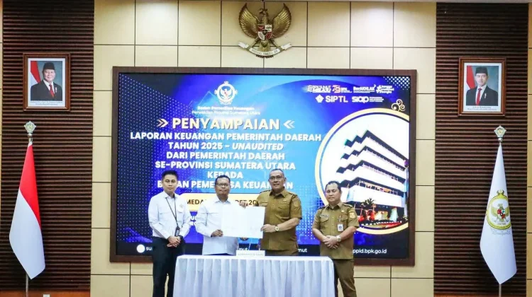 Bupati Dairi Serahkan Laporan Keuangan ke BPK