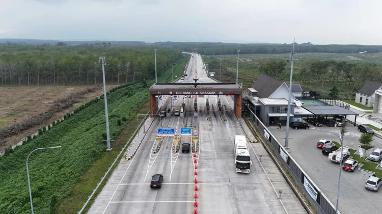 Arus Kendaraan Padati Tol Sinaksak–Simpang Panei Saat Lebaran