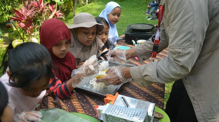 Anak Ikut Study Tour? Ini Manfaatnya