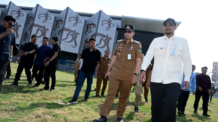 Bobby Nasution Tinjau Lapangan Kebun Bunga, Minta Perawatan Profesional