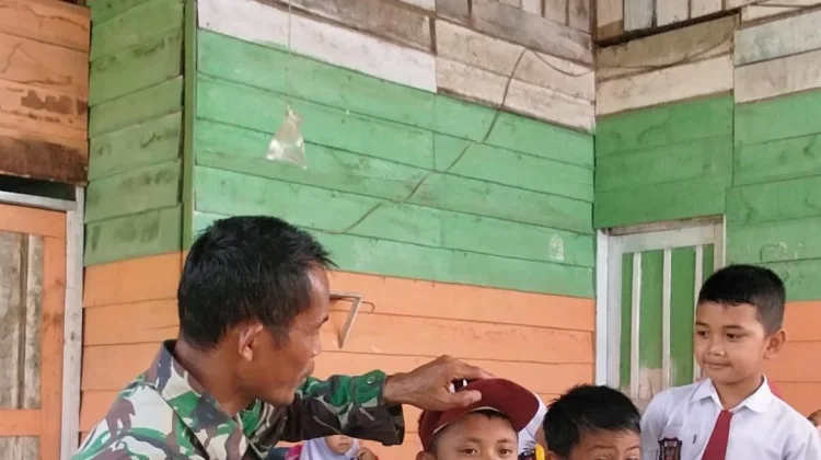 Babinsa 04/Tigalingga Tanamkan Disiplin dan Mimpi Besar pada Siswa SD