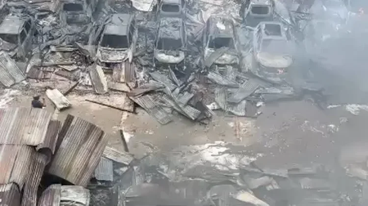 Kebakaran Landa Gudang Penyimpanan di Kisaran, Belasan Mobil Hangus