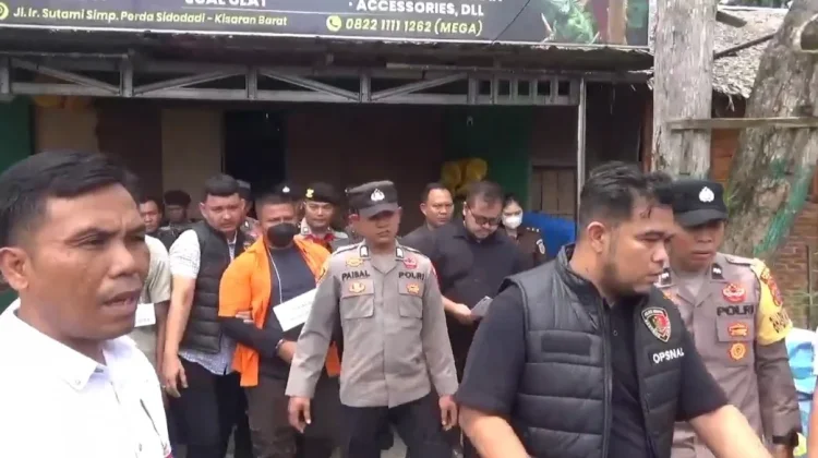 Rekonstruksi Pembunuhan Istri Berlangsung Dramatis, Keluarga Korban Histeris