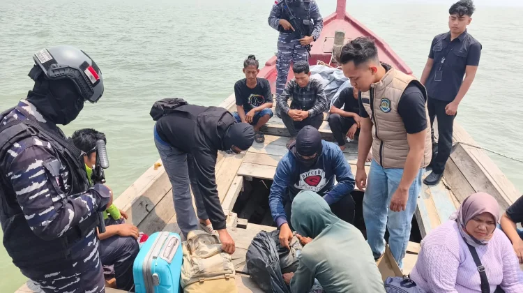 Operasi Gabungan TNI AL dan Imigrasi Gagalkan Penyelundupan PMI Non Prosedural