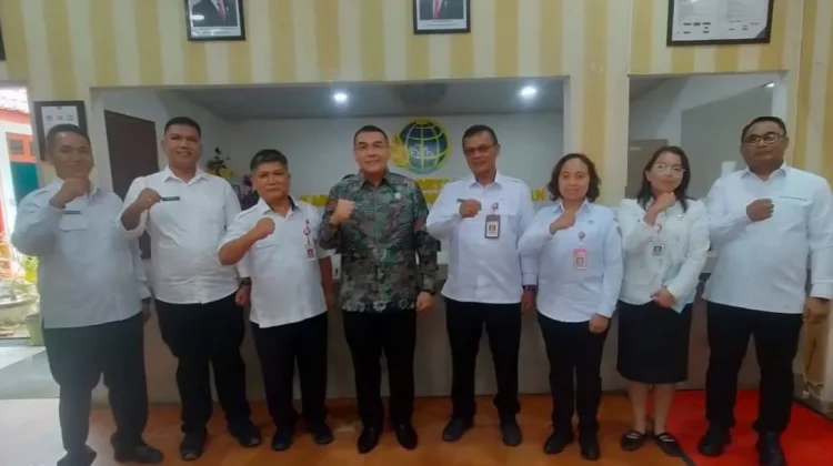 Wamen ATR Serahkan Sertifikat di Humbahas