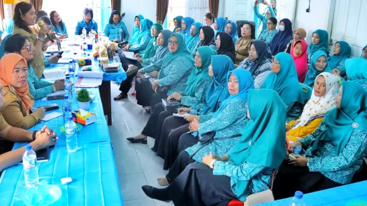 TP PKK Simalungun Bina UP2K di Nagori Karang Anyar