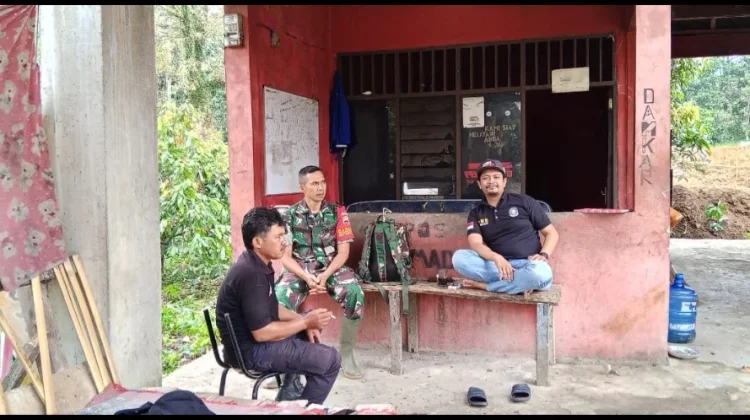 Babinsa Koramil 04/Tigalingga Sambangi Posko Damkar