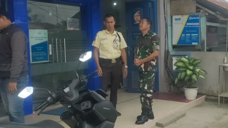 Babinsa 03/Parongil Ingatkan Security BRI Parongil Tingkatkan Kewaspadaan