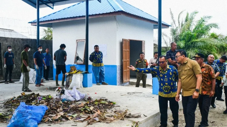 Bupati Deli Serdang Tinjau TPS3R Pantai Labu