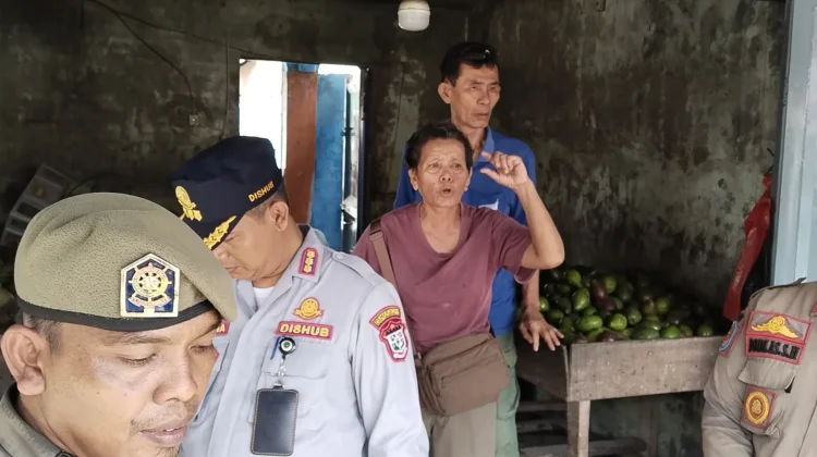 Pedagang Protes Penataan Pasar Bahagia