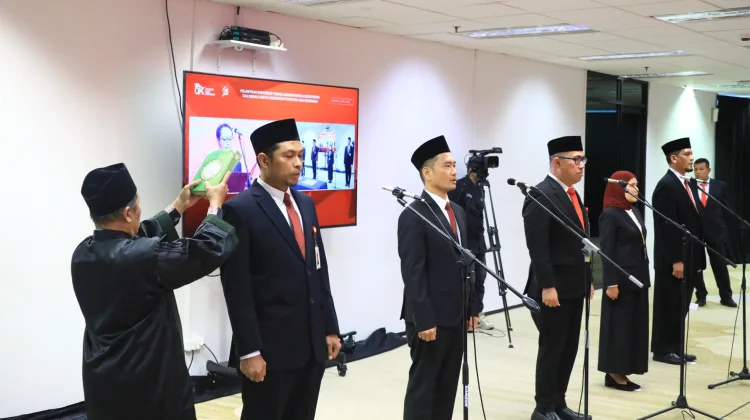 OJK Lantik Pejabat Strategis Perkuat Pengawasan