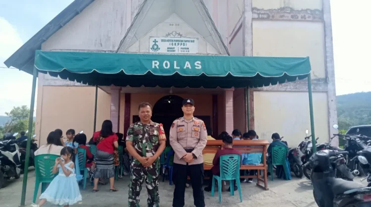 Kegiatan Minggu Pagi saat Jemaat Beribadah, TNI-Polri Berdiri Menjaga di GKPPD Pea P