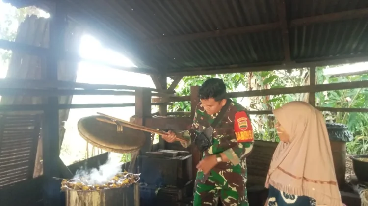 Babinsa Koramil 06/Kerajaan Hadir Jadi Motivator Petani Gambir