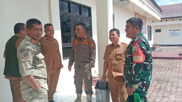 Babinsa Bersama Kades dan Satpol PP Bahas Hal Penting dalam Pembangunan