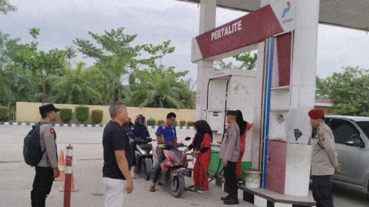 Polres Tanjungbalai Pastikan Warga Tertib Isi BBM