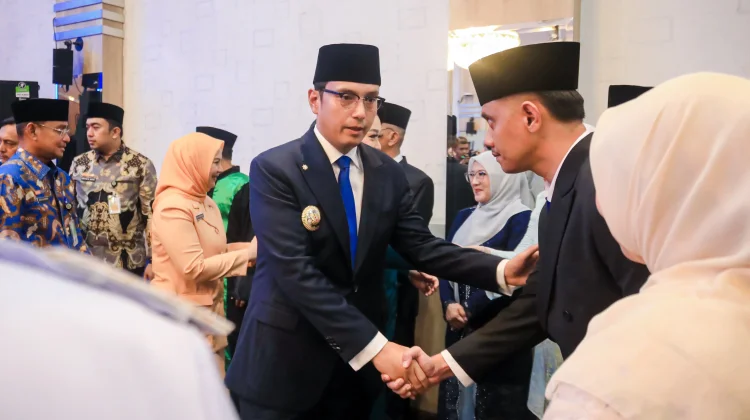 Rico Waas Lantik 76 Pejabat Medan, Tegaskan Target Kinerja 6 Bulan