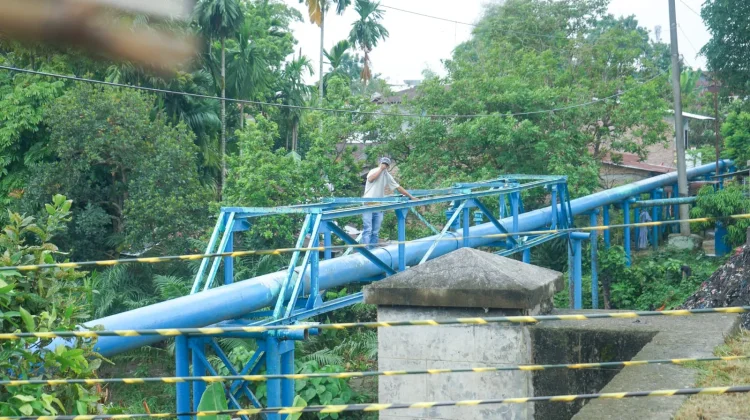 Rico Waas Tinjau Jembatan Perlintasan Kereta Api yang Roboh