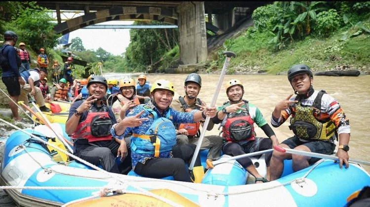 Pemkab Deli Sedang Susur Sungai Gelar Program Kali Bersih
