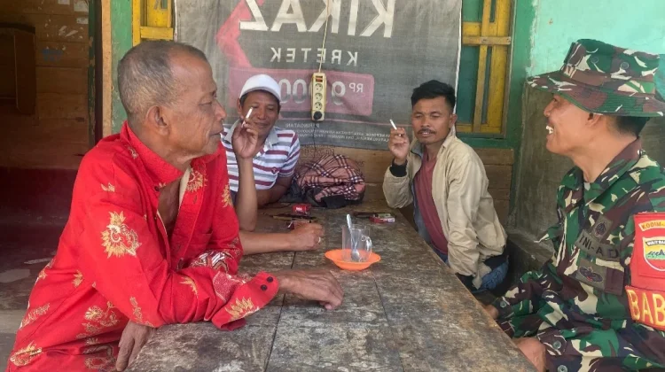 Babinsa Koramil 06/Kerajaan Ingatkan Warga Waspada Cuaca Ekstrem