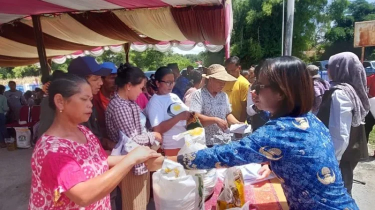 Pemkab Samosir Salurkan Bantuan Pangan ke Ribuan Warga
