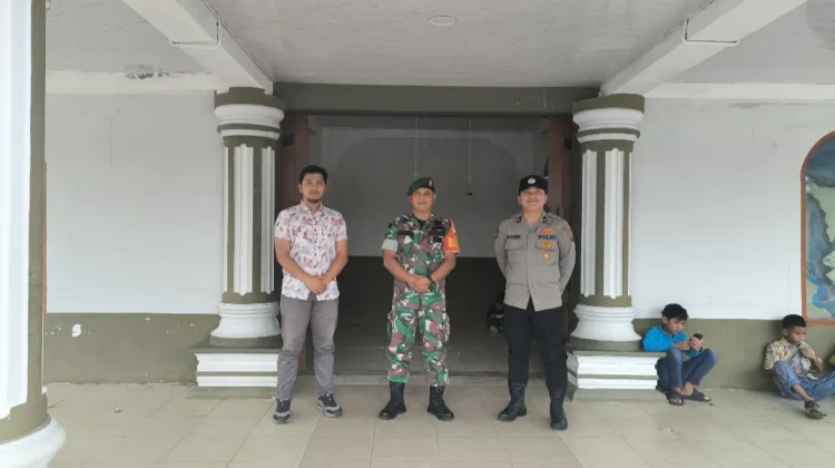 Babinsa dan Bhabinkamtibmas Monitoring  Ibadah di Gereja