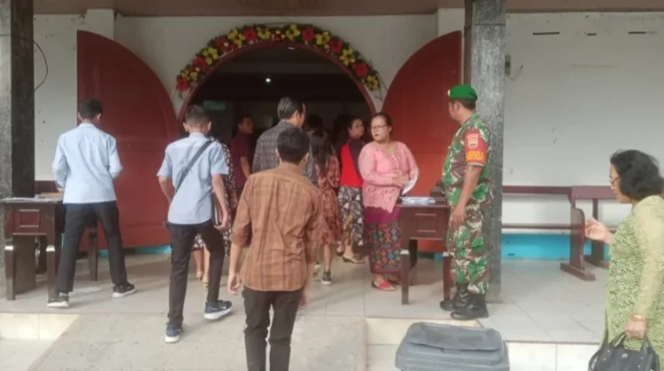 Kehadiran Babinsa di Gereja Bentuk Kepedulian TNI Terhadap Masyarakat