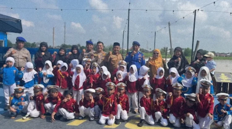 Sat Polairud Porles Tanjungbalai Terima Kunjungan Santri