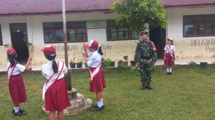 Babinsa Koramil 03/Parongil Pimpin Upacara di SDN Lae Kaberun