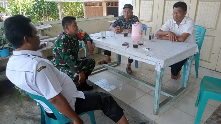 Babinsa 04/Tigalingga Rangkul Kades dan Ketua BPPD, Bahas Aksi Bersih-bersih Desa