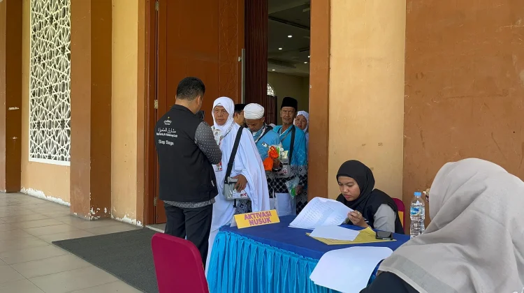 Jemaah Haji Kloter 2 Asal Langkat Tiba di Asrama Haji Medan