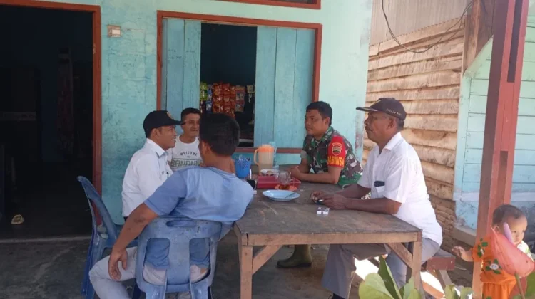Babinsa dan Kades Lae Parira Bangun Kesadaran Siskamling Warga